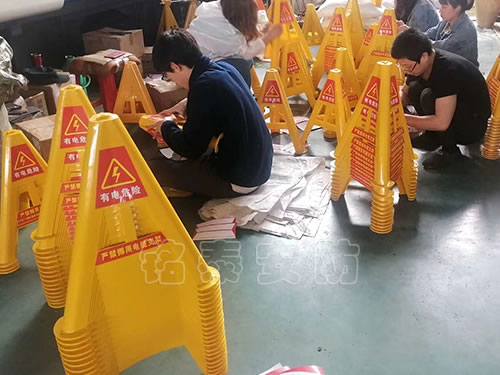 �}(c��ng)��(ch��)չʾ